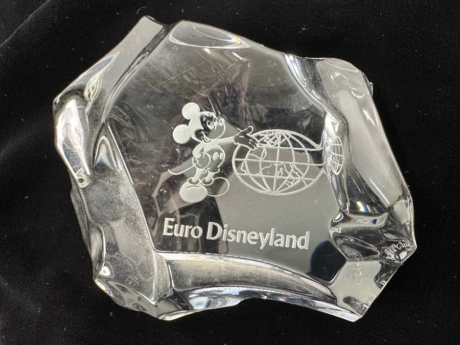 Val Saint Lambert Etched Crystal Euro Disneyland Paperweight 4.5W [Photo 2]