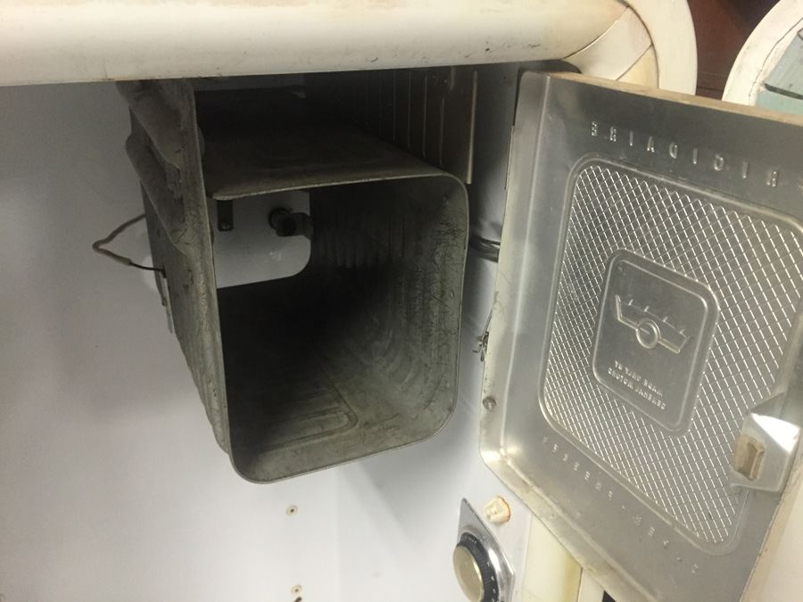 Vintage Retro Frigidaire Fridge Compact Refrigerator Made by General Motors - WORKS GREAT! [Photo 16]