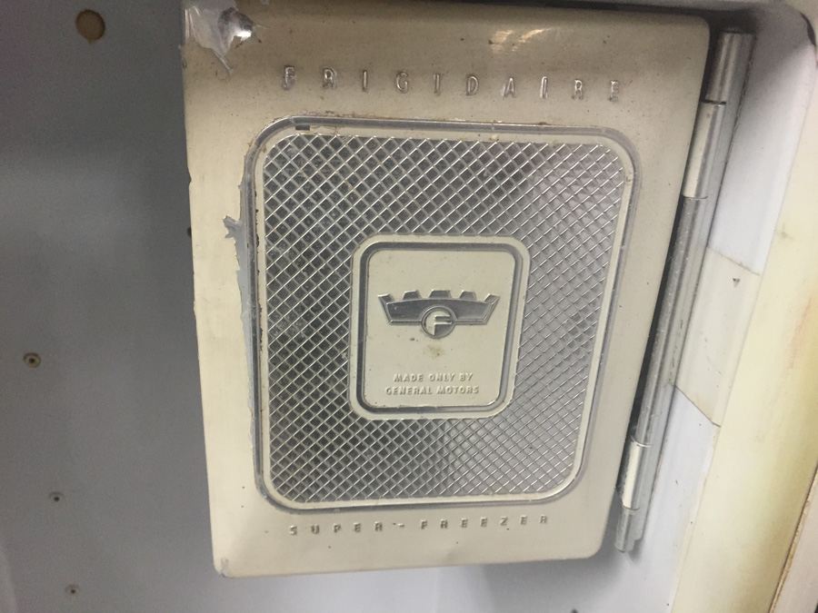 Vintage Retro Frigidaire Fridge Compact Refrigerator Made by General Motors - WORKS GREAT! [Photo 9]