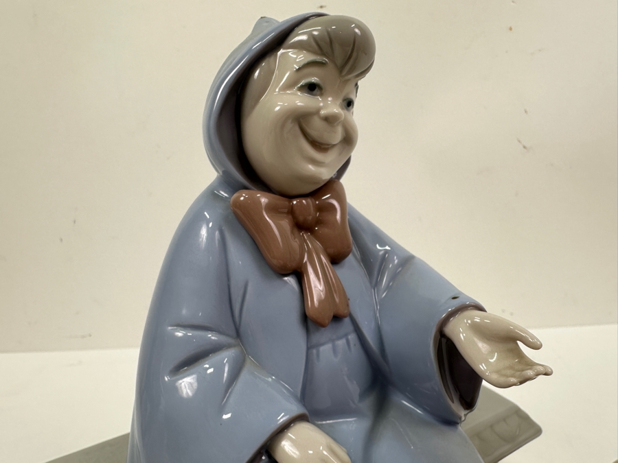 Vintage 1994 Lladro Official Disneyana Convention 1994 Limited Edition Cinderella And The Fairy Godmother Signed By M. C. Lladro 8W X 9H [Photo 6]