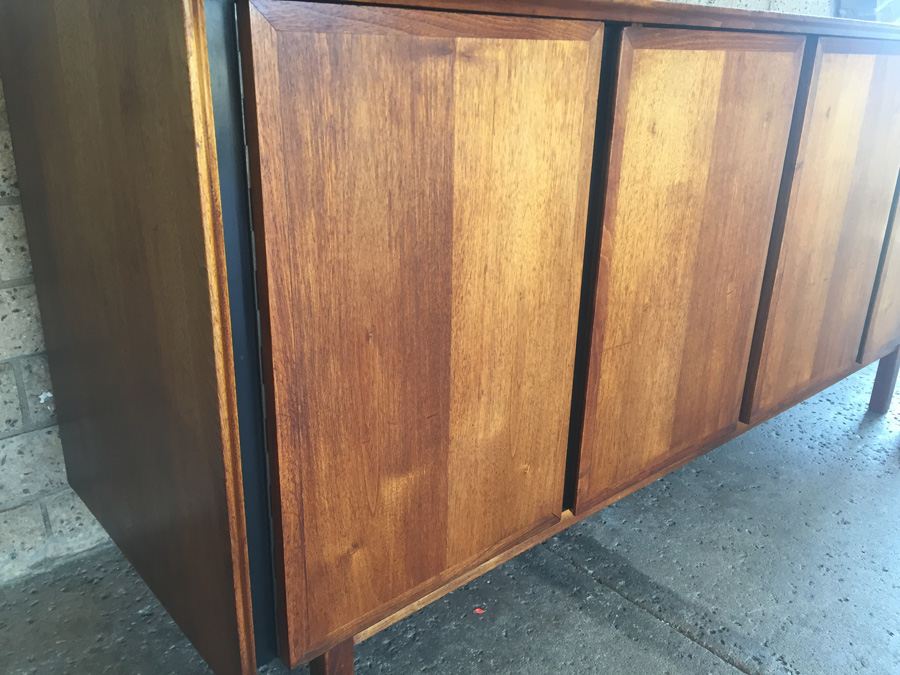 Mid Century Modern Credenza Hutch Cabinet   6663 3237 