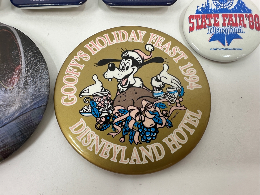 Collection Of Disney / Disneyland Buttons [Photo 6]