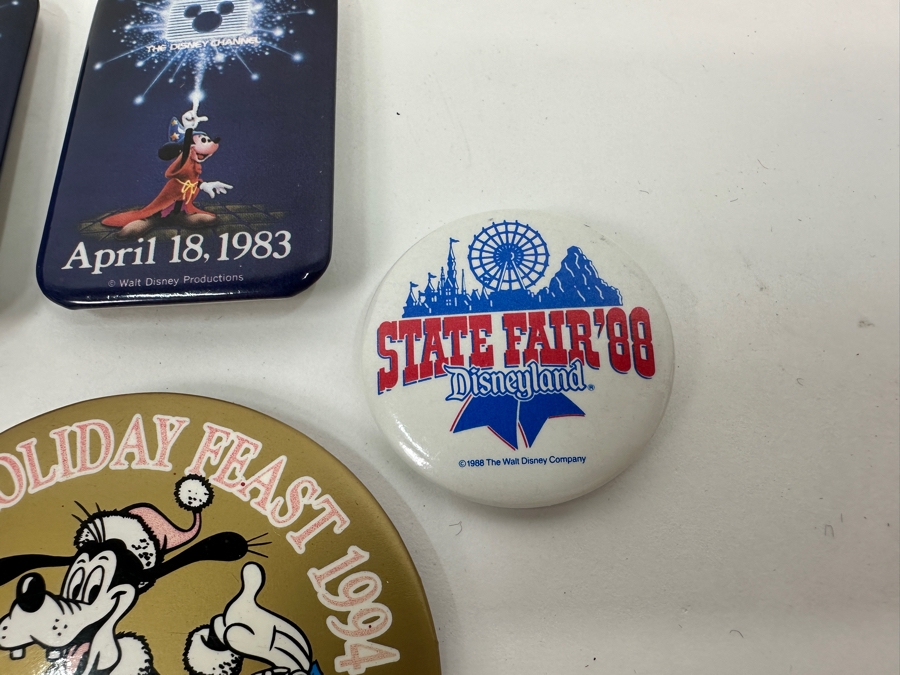 Collection Of Disney / Disneyland Buttons [Photo 7]