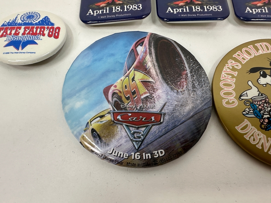 Collection Of Disney / Disneyland Buttons [Photo 8]