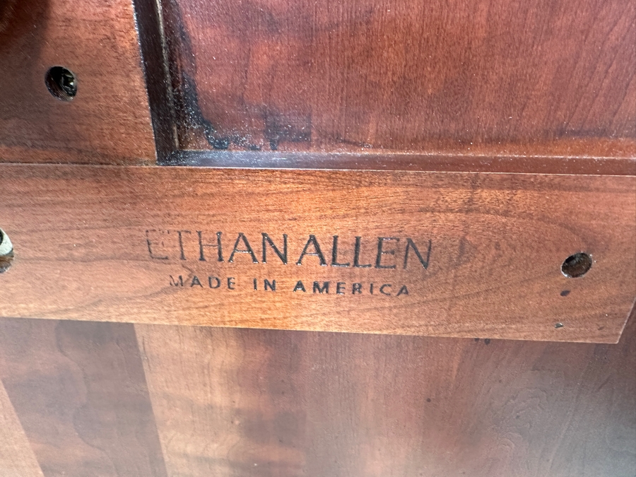 Just Added - Ethan Allen Georgian Court Pedestal Table 29.5W X 28H [Photo 7]