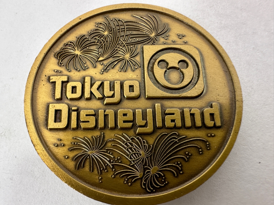 Vintage 1980 Walt Disney Productions Tokyo Disneyland Commemorative Coin Ground Purification Ceremony December 3, 1980 [Photo 2]