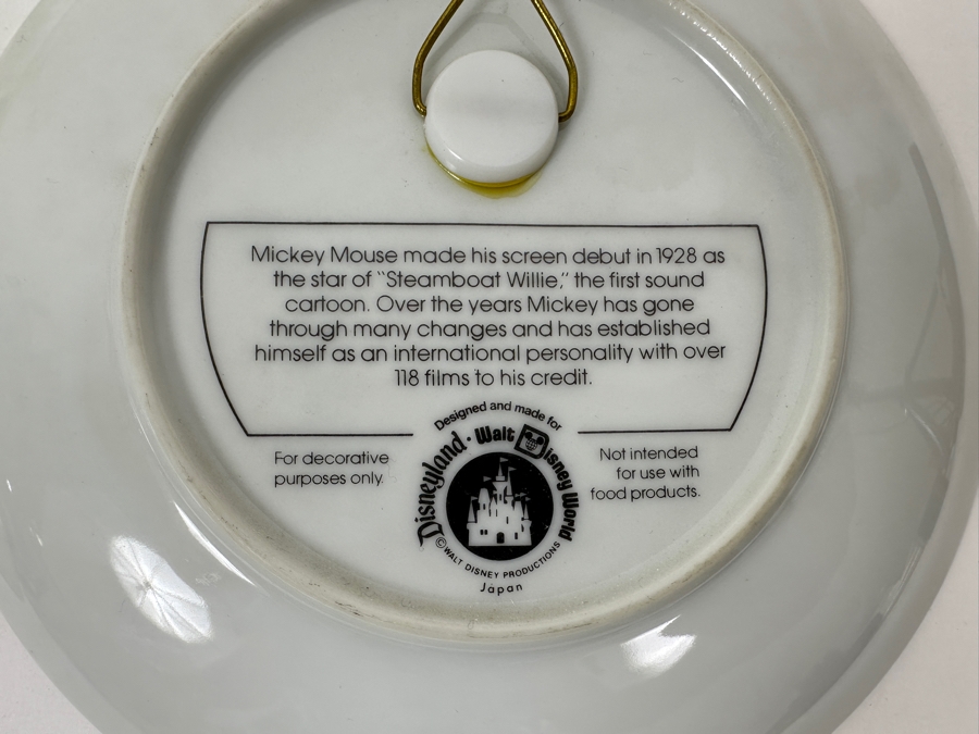 (4) Collectible Disneyland / Walt Disney World Mickey Mouse 6.25' Plates [Photo 10]