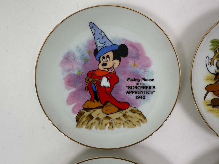 (4) Collectible Disneyland / Walt Disney World Mickey Mouse 6.25' Plates [Photo 3]