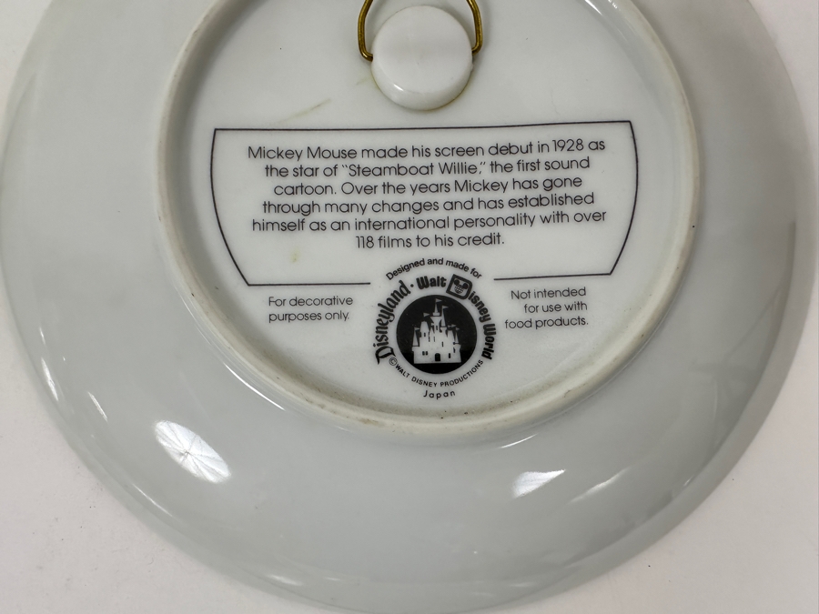 (4) Collectible Disneyland / Walt Disney World Mickey Mouse 6.25' Plates [Photo 9]