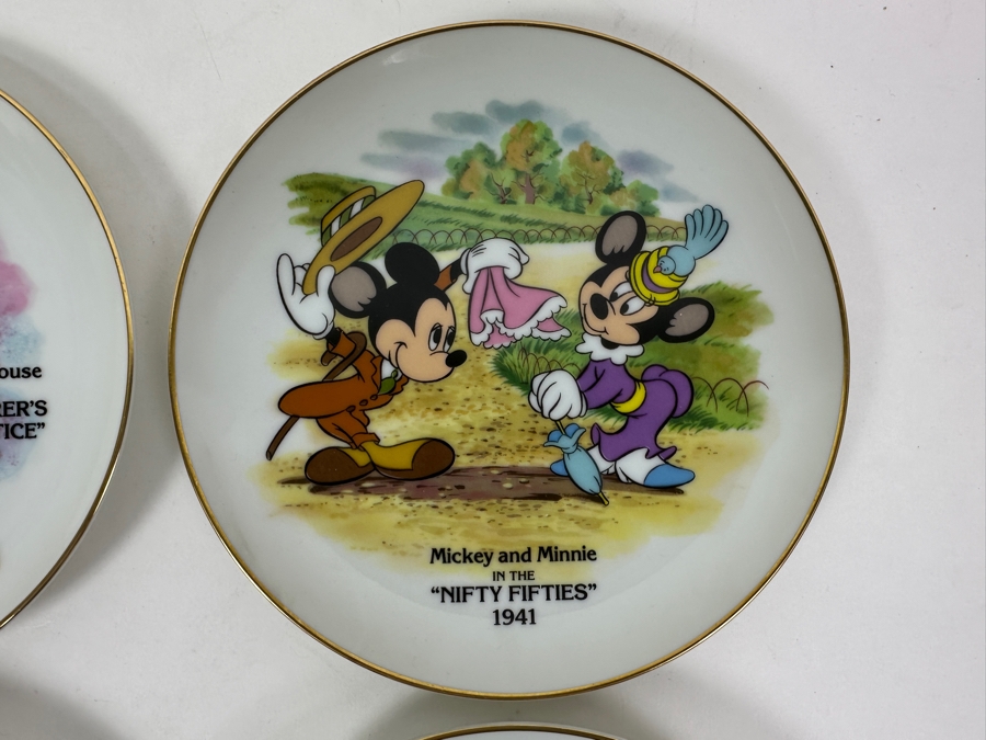 (4) Collectible Disneyland / Walt Disney World Mickey Mouse 6.25' Plates [Photo 4]