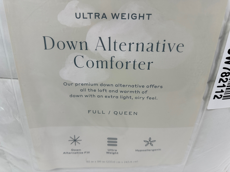 Just Added - New Casaluna Ultra Weight Down Alternative Comforter Full/Queen [Photo 4]