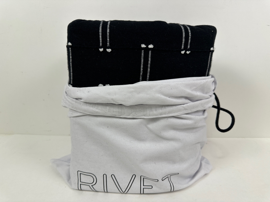 Just Added - New Rivet Duvet Cover And 2 Sham Set [Photo 4]