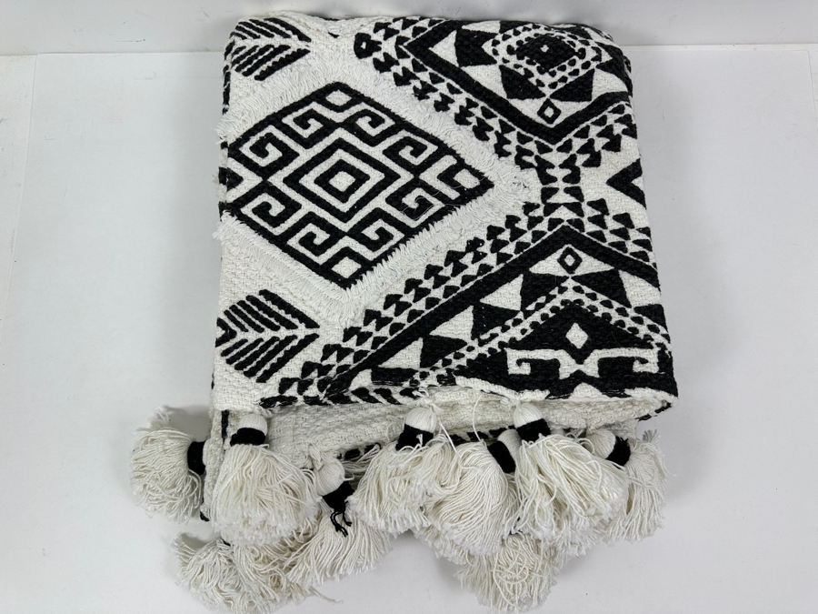 Just Added - New 100% Cotton Black & White Throw Blanket With Tassels [Photo 2]