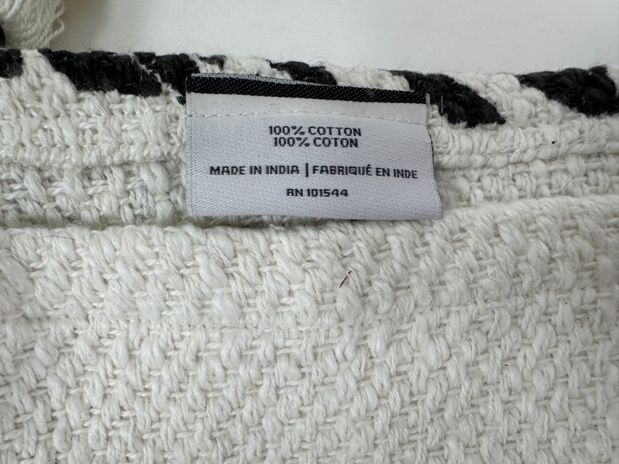 Just Added - New 100% Cotton Black & White Throw Blanket With Tassels [Photo 6]