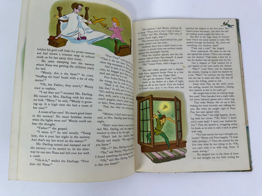 Vintage 1953 Walt Disney's Story Book Of Peter Pan A Big Golden Book [Photo 7]