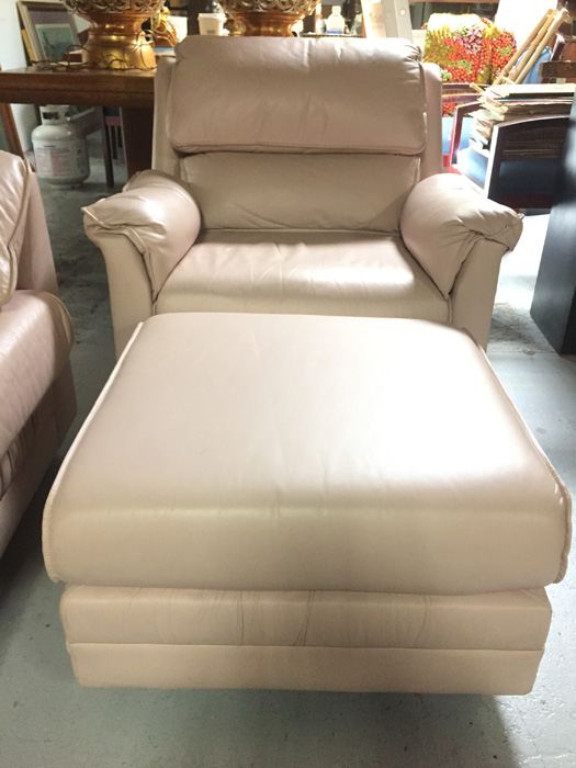 Leather Sofa Loveseat Chair Ottoman 4-Piece Set [Photo 15]