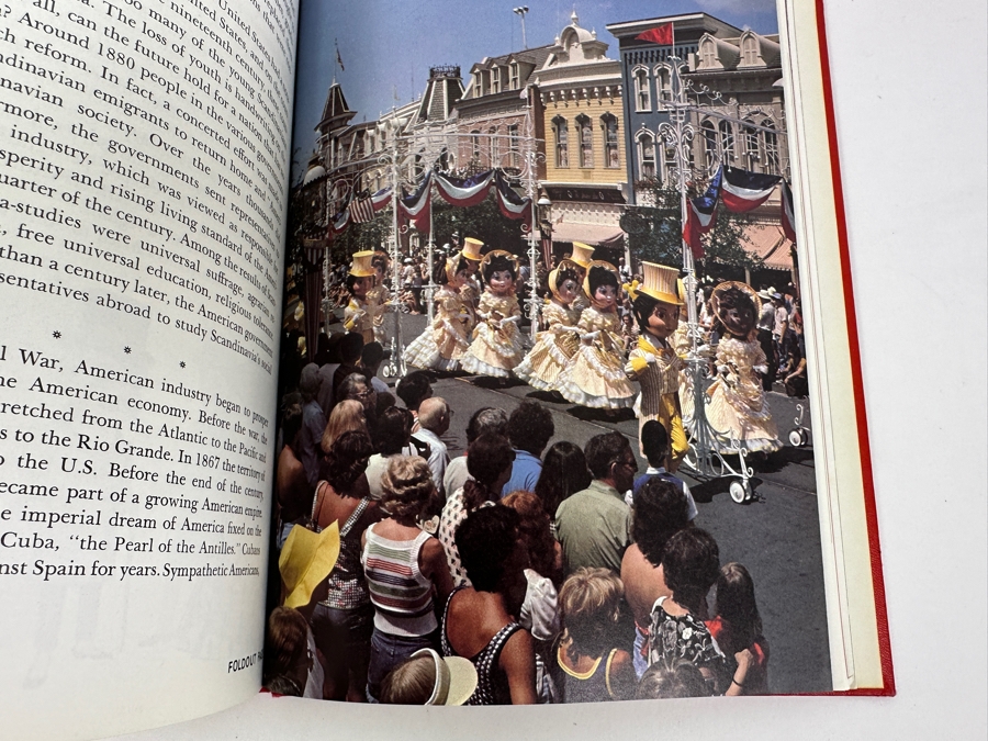 Vintage 1975 Hardcover Book Disney's America On Parade [Photo 9]