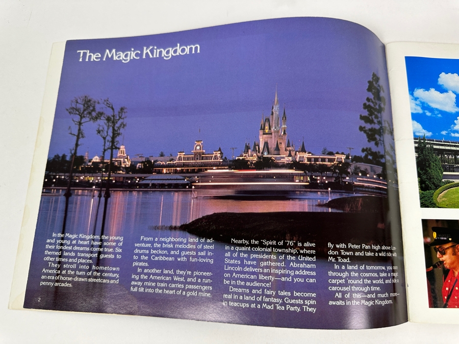 Vintage 1984 Walt Disney World A Pictorial Souvenir Featuring The Magic Kingdom And EPCOT Center [Photo 5]
