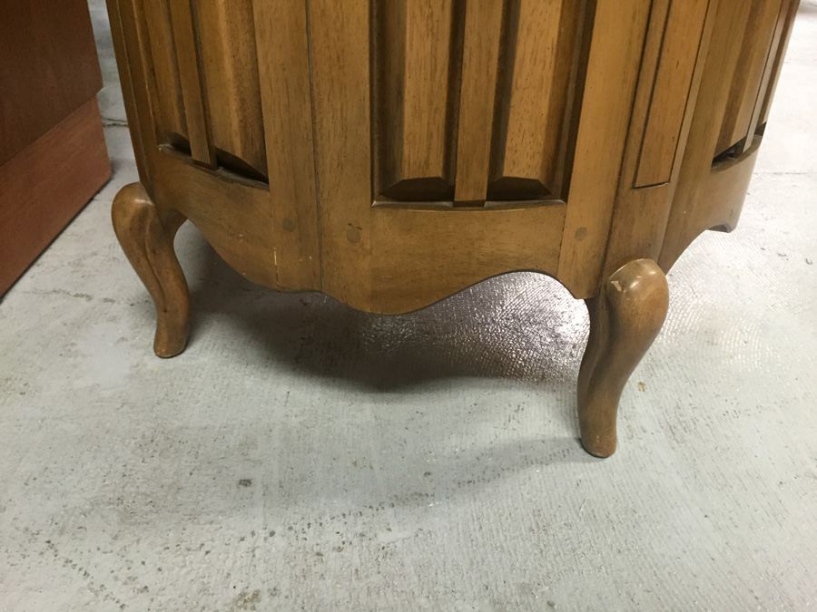 Thomasville Drum Table with Flagstone Top [Photo 10]