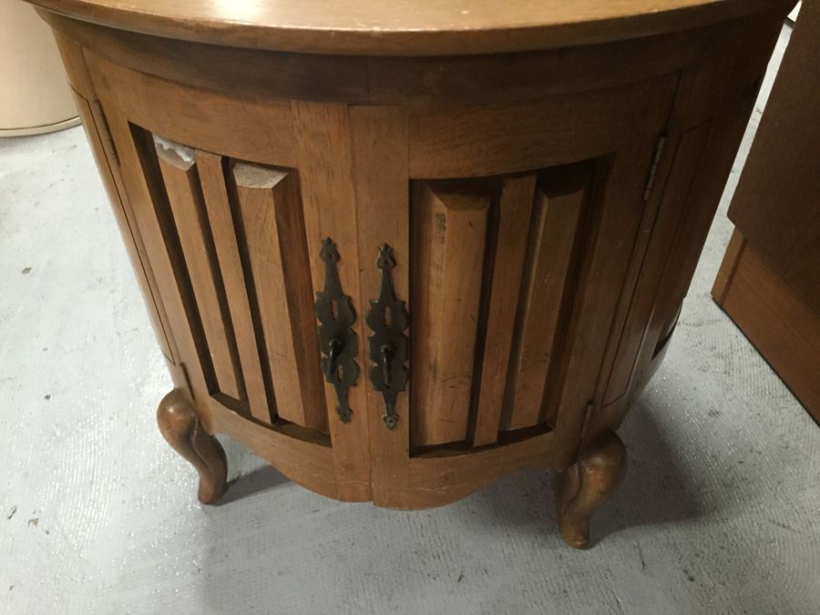 Thomasville Drum Table with Flagstone Top [Photo 11]