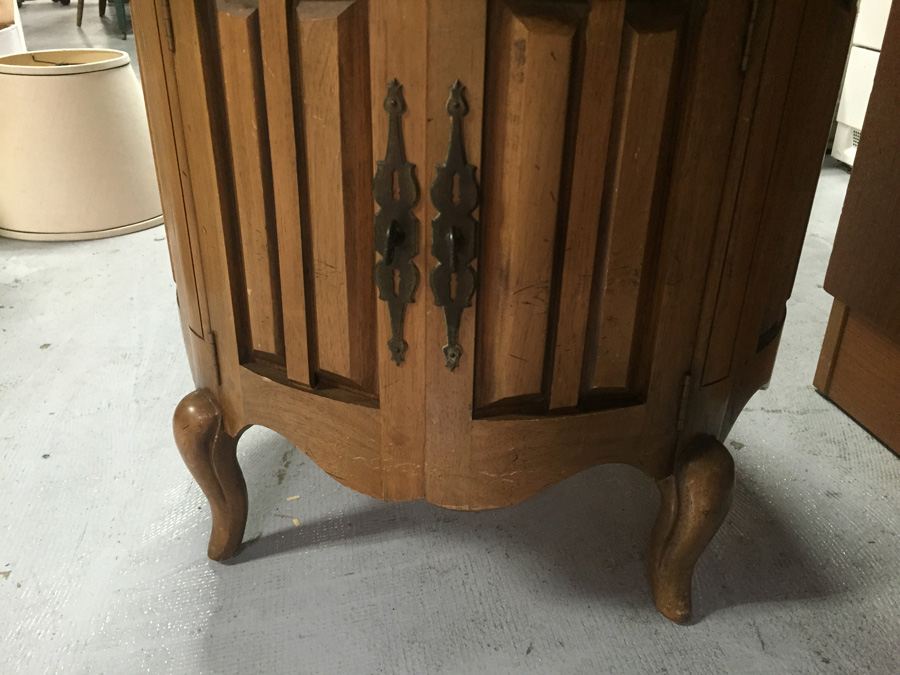 Thomasville Drum Table with Flagstone Top [Photo 12]