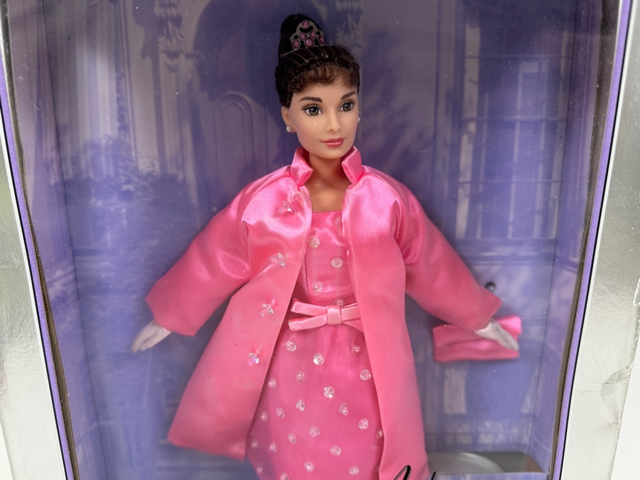 Vintage 1998 Mattel Barbie Classic Edition Audrey Hepburn As Holly Golightly In Breakfast At Tiffany's In Box 20665 [Photo 2]