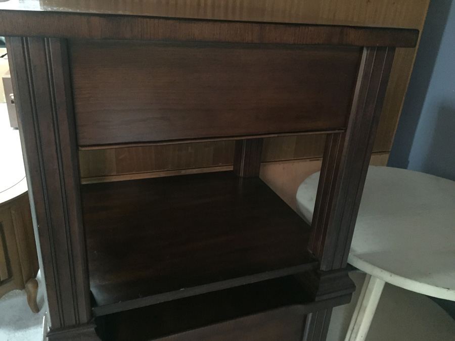 Pair of Somerton End Tables [Photo 7]