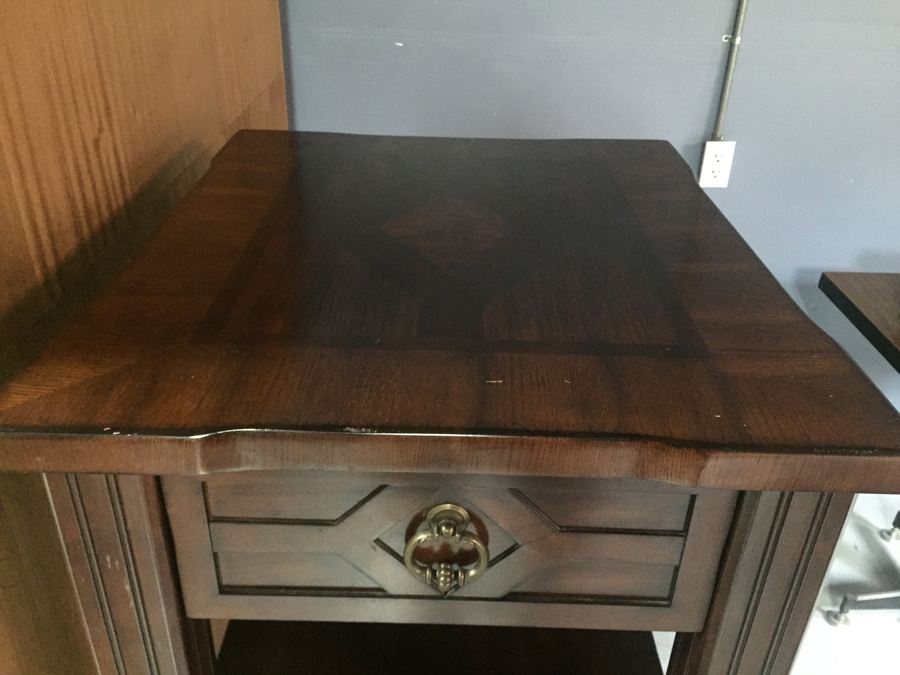 Pair of Somerton End Tables [Photo 4]