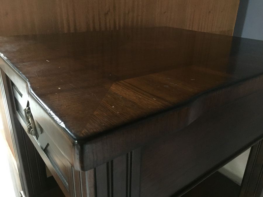 Pair of Somerton End Tables [Photo 9]