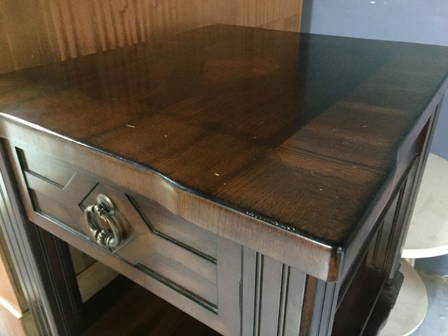 Pair of Somerton End Tables [Photo 6]