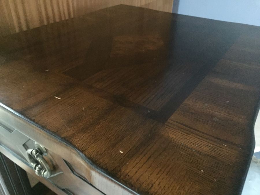 Pair of Somerton End Tables [Photo 5]