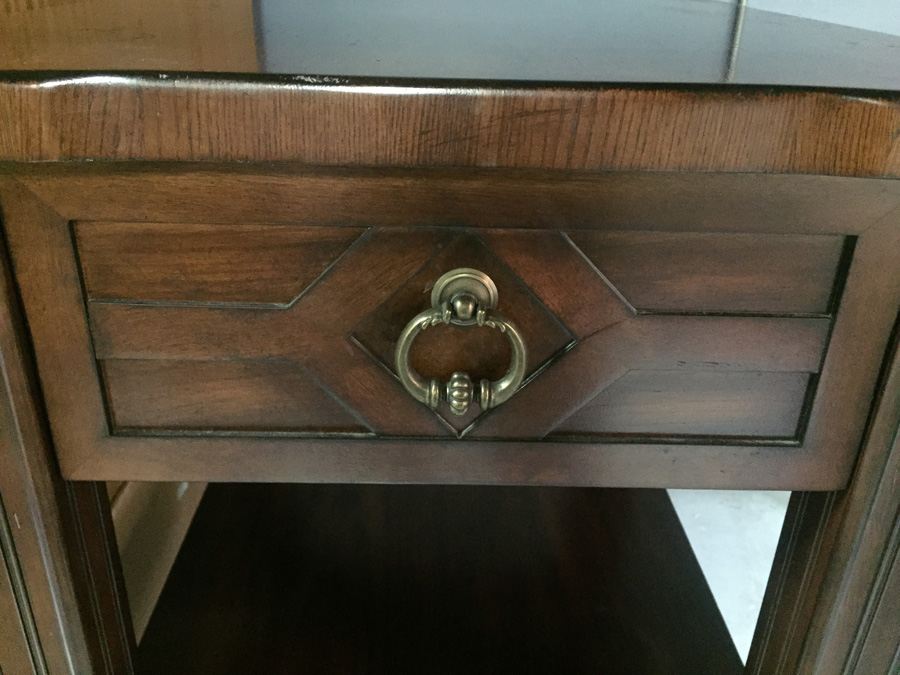 Pair of Somerton End Tables [Photo 3]