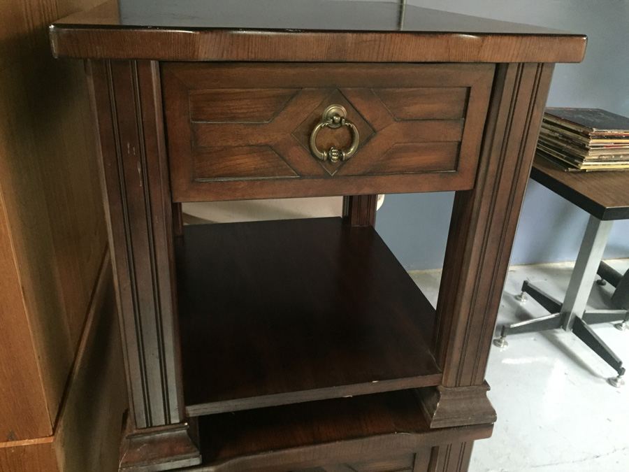 Pair of Somerton End Tables [Photo 10]