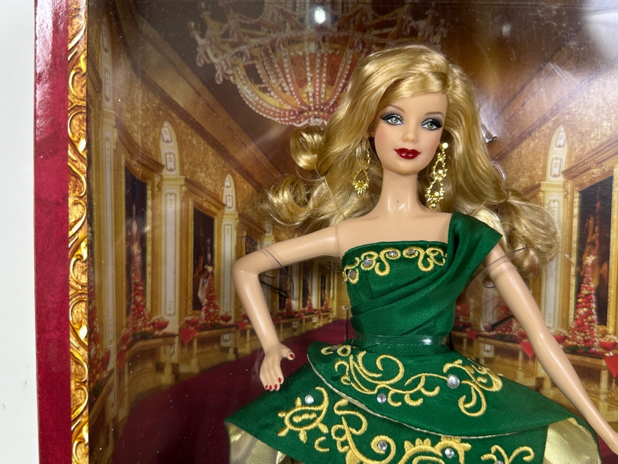 Vintage 2011 Mattel Holiday Barbie Doll With Box T7914 [Photo 3]