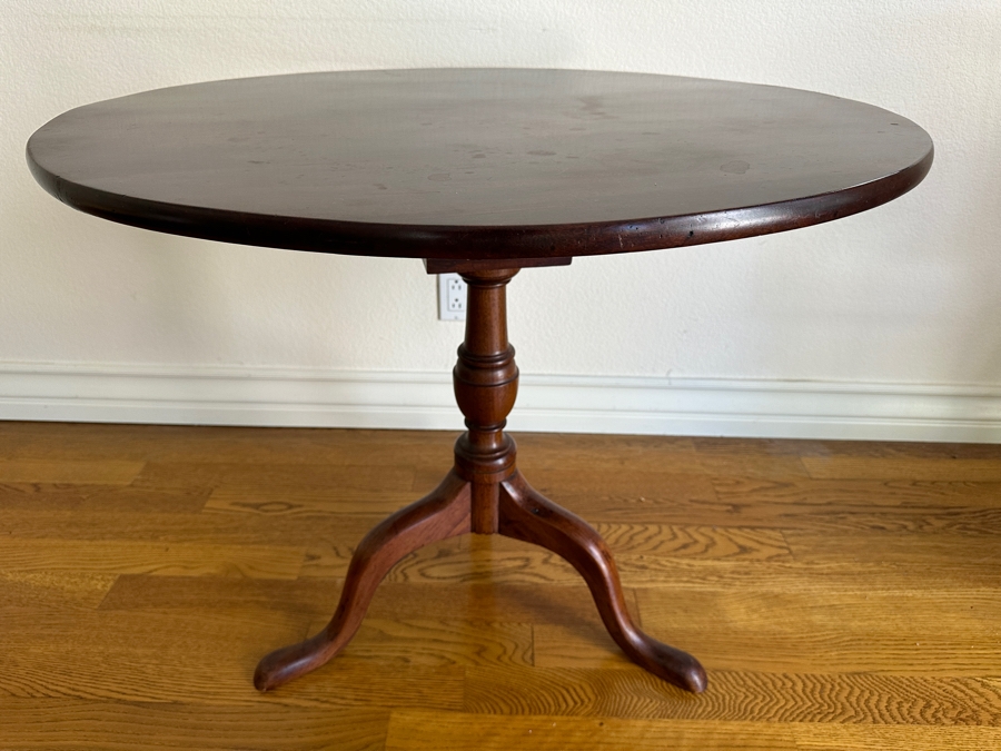 Vintage Mahogany Tilt Top Pedestal Round Table 35W X 29H [Photo 3]