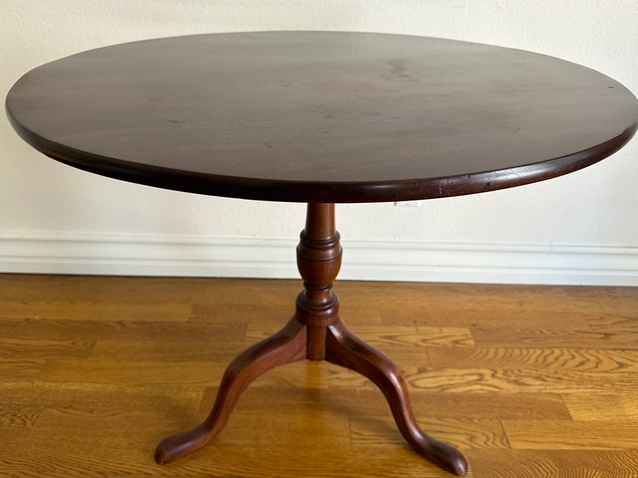 Vintage Mahogany Tilt Top Pedestal Round Table 35W X 29H [Photo 5]