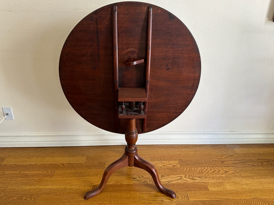 Vintage Mahogany Tilt Top Pedestal Round Table 35W X 29H [Photo 6]