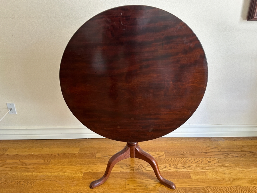 Vintage Mahogany Tilt Top Pedestal Round Table 35W X 29H [Photo 7]
