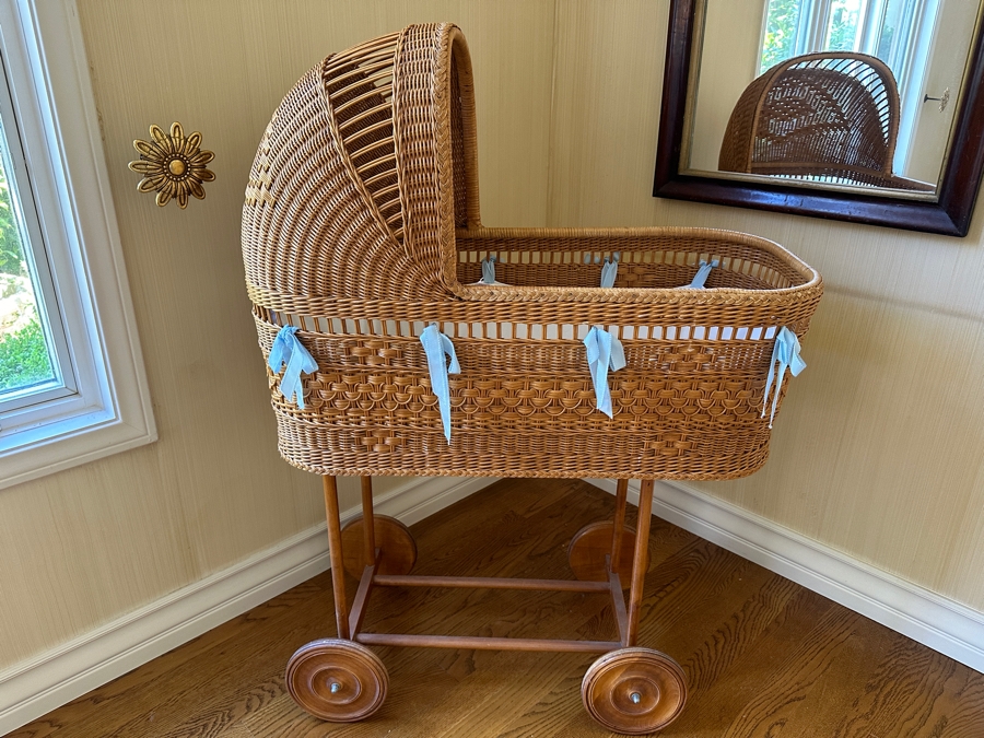 Stunning Woven Wicker Bassinet Pram Crib With Wooden Wheels [Photo 1]