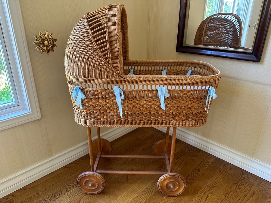 Stunning Woven Wicker Bassinet Pram Crib With Wooden Wheels [Photo 2]