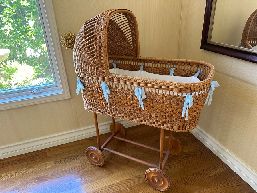 Stunning Woven Wicker Bassinet Pram Crib With Wooden Wheels [Photo 3]