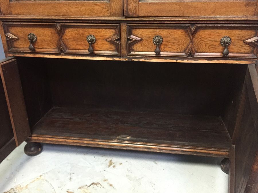 Vintage Cabinet With Stained Glass [Photo 18]