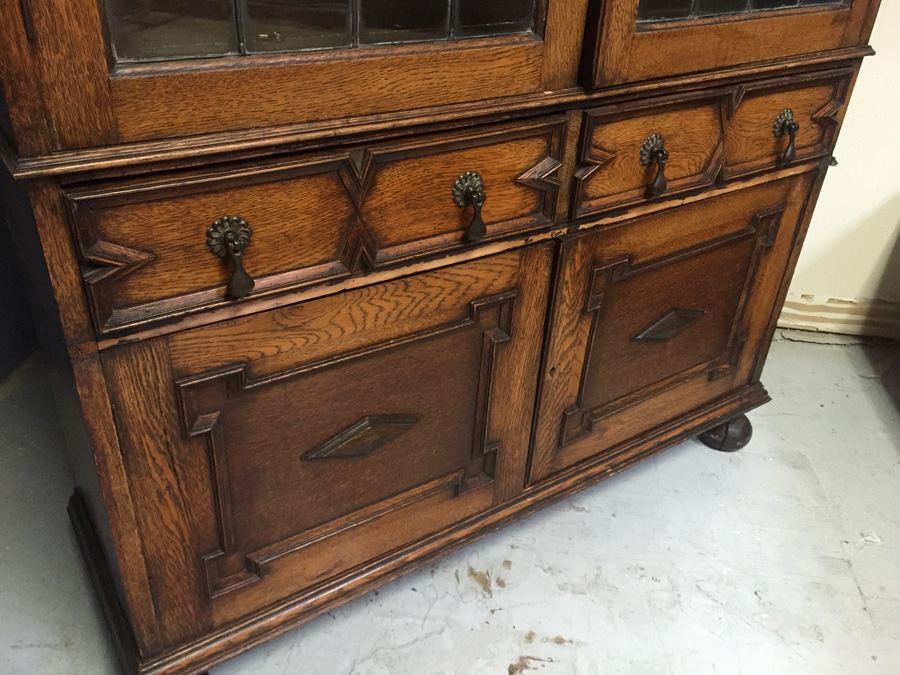 Vintage Cabinet With Stained Glass [Photo 2]