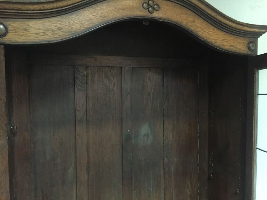 Vintage Cabinet With Stained Glass [Photo 15]