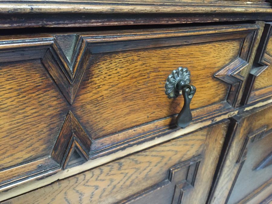Vintage Cabinet With Stained Glass [Photo 8]