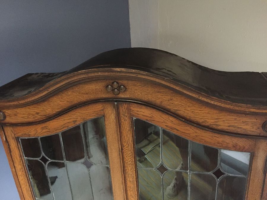 Vintage Cabinet With Stained Glass [Photo 4]