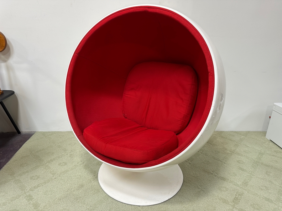 Mid-Century Modern Eero Aarnio Inspired Swivel Ball Chair 39W X 51H [Photo 4]
