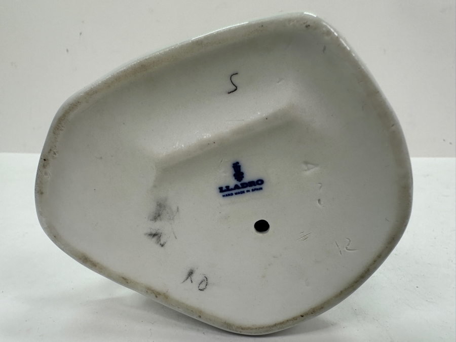 Lladro Porcelain Figurine Boy With Yacht 4810 9H [Photo 6]