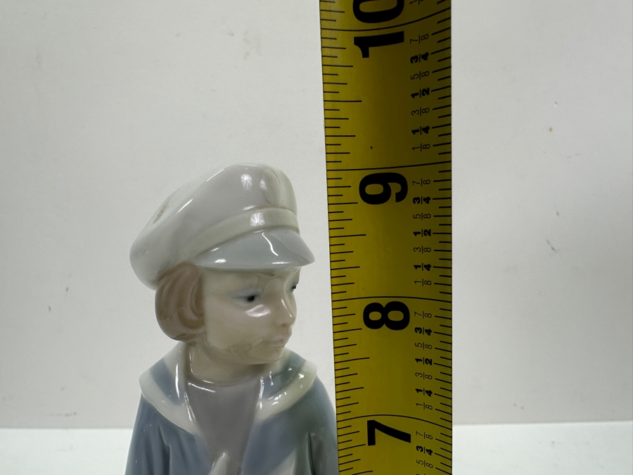 Lladro Porcelain Figurine Boy With Yacht 4810 9H [Photo 7]