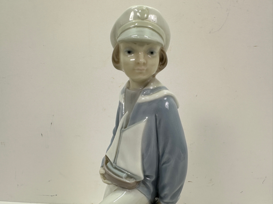 Lladro Porcelain Figurine Boy With Yacht 4810 9H [Photo 4]